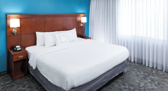 Двухместный люкс Courtyard by Marriott Hattiesburg