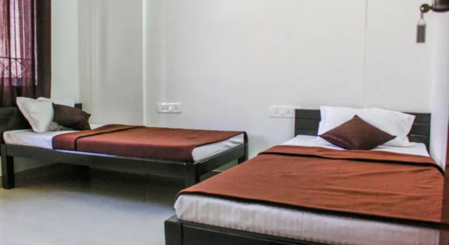 Кровать в общем номере (мужской номер) Transit Dorms - Hostel
