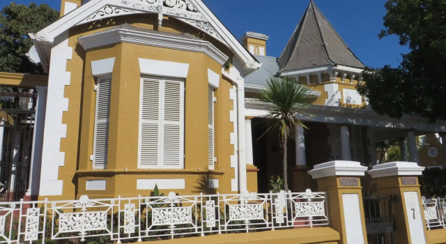 Ashanti Gardens Guesthouse, Забронировать Гостевой дом Гостевые дома Кейптауна, рядом с The Company's Garden, Гостевой дом