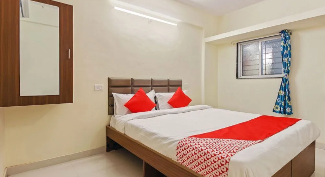 Oyo 42962 Alok Hotel, Забронировать Отель Отели штата Махараштры 3 звезды, 3*