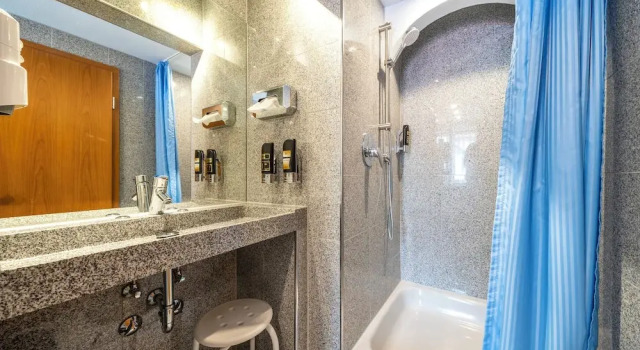 Одноместный номер Standard с балконом и с частичным видом Hotel Hagnauer Hof mit klimatisierten Zimmern