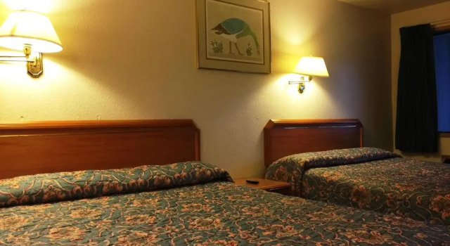 Четырёхместный номер Standard Milwaukie Inn Portland South