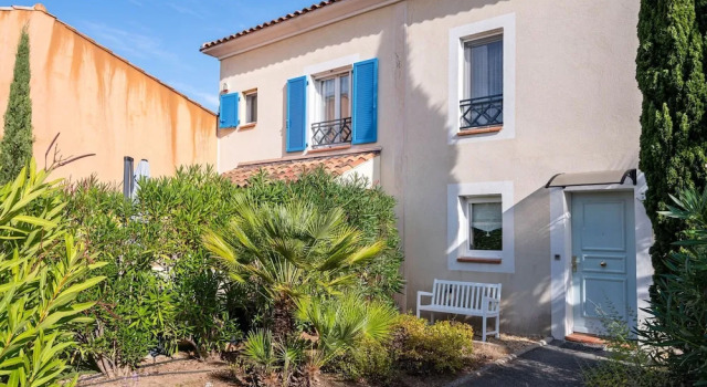 Modern Holiday Home in Saint-raphaël With Private Pool