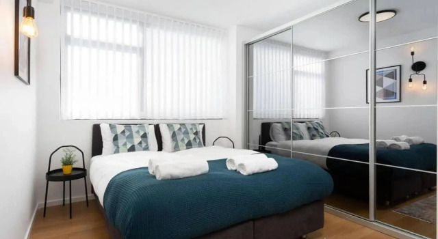Up-Market 2BR on Geula Beach by HolyGuest, Забронировать Отель Бизнес-отели Тель-Авива, рядом с Пляж Иерусалим, 4* 5*