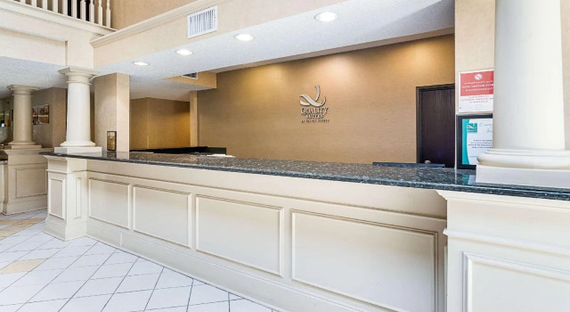 Quality Suites Sherman, Забронировать Отель Шерман Texoma