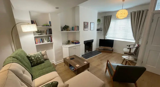 Familyfriendly - Sleeps6 - Privateparking - Garden, Varaa Lomakoti Mökit kohteessa Merseyside, Mökki