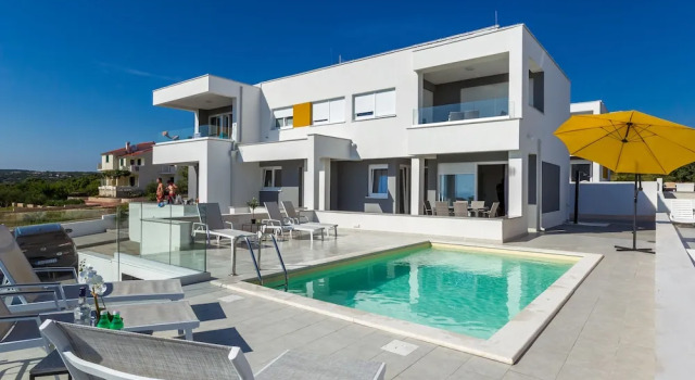 Апартаменты Deluxe Pool Apartments Villa Dalia