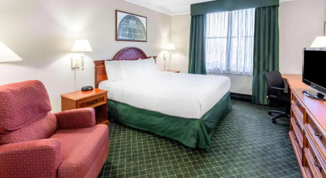 Номер Standard La Quinta by Wyndham Madison American Center
