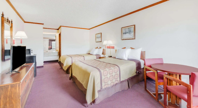 Четырёхместный номер Standard Days Inn by Wyndham Monett