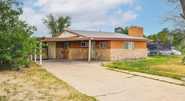 Коттедж Cozy Home w/ Patio 24 Miles to Carlsbad Caverns NP
