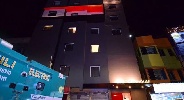 OYO Townhouse 263 The Sky Airport, Prenota Hotel Hotel a West Bengal con parcheggio, Parcheggio