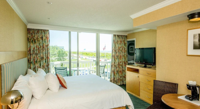 Двухместный номер Standard с балконом Port Royal Oceanfront Hotel