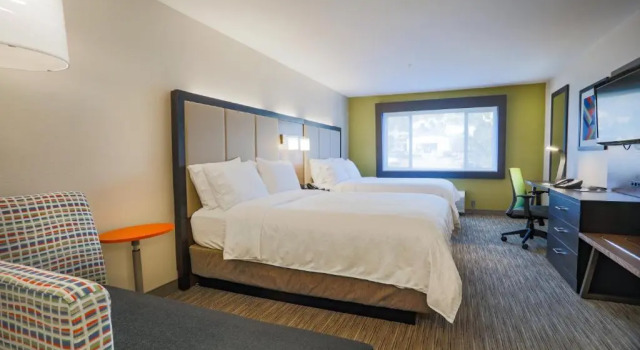 Четырёхместный номер Standard Holiday Inn Express Prescott by IHG