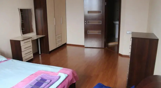 Houseroom F, Prenota Appartamento Almaty Kazakistan