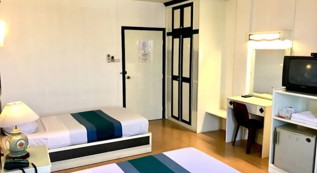 Двухместный номер Standard c 1 комнатой Highway Hotel