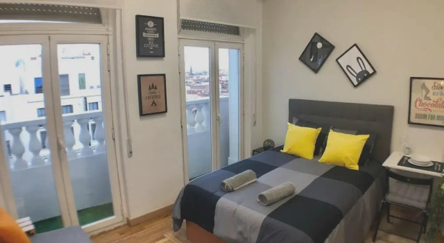 Studio in Madrid, With Wonderful City View and Wifi, Boek Appartement Madrid Community of Madrid, in de buurt van Edificio Grassy