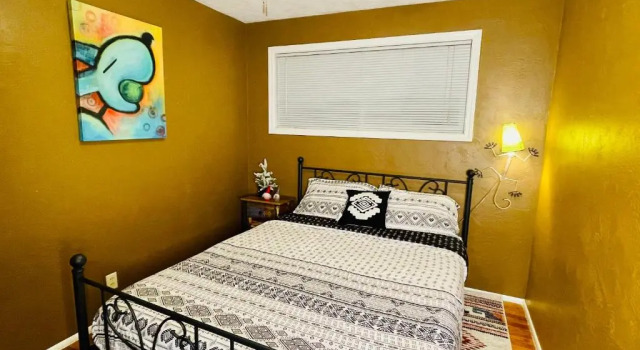 Welcome! Colorful 50's Ranch in the Heart of Eugene