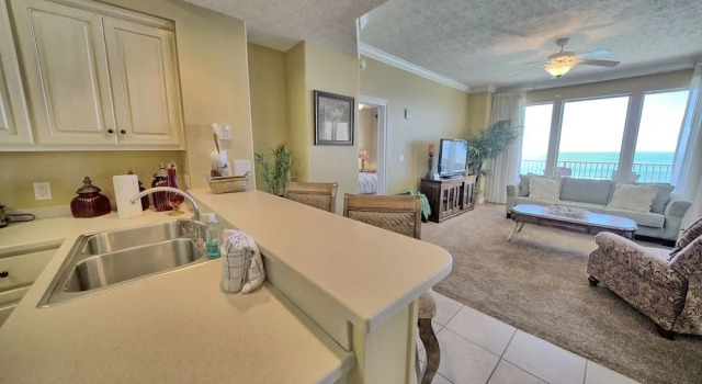 Gulf Crest Condominium #2102 - 2 Br Condo, Varaa Huoneisto Hotellit Panhandle Florida uima-altaalla, Uima-allas