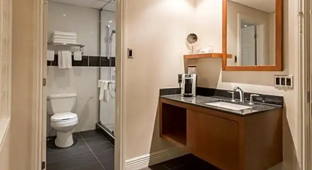 Номер Executive Hotel & Suites Le Dauphin Drummondville