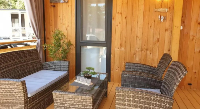 Mobile Home Starfish V Camp Soline, Забронировать Отель Отели Биоград-на-Мору с парковкой, рядом с Частный Пляж «Кемп Сенди», Парковка