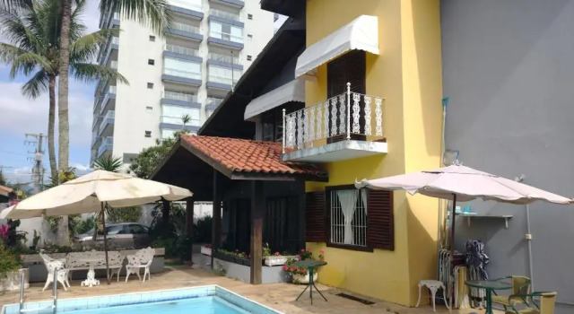 Hostel Lê Castelle, Забронировать Хостел Карагуататуба штат Сан-Паулу