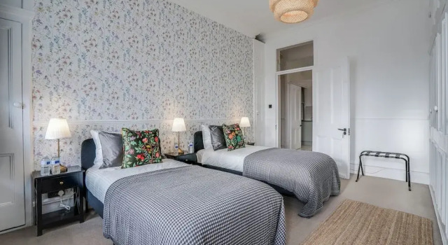 Buckingham Palace 4BR Family Stay Cathedral View, Varaa Huoneisto Asunnot kohteessa Merseyside, Huoneisto