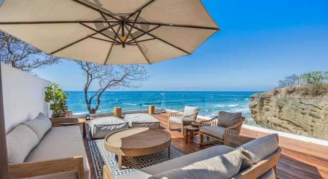 Private Careyeros Oceanfront Living