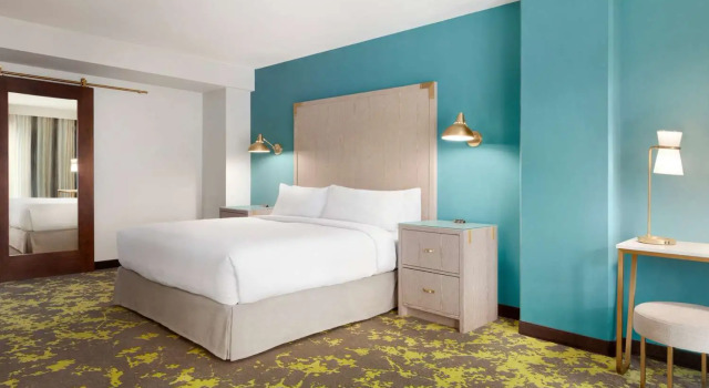 Люкс Embassy Suites By Hilton Boulder