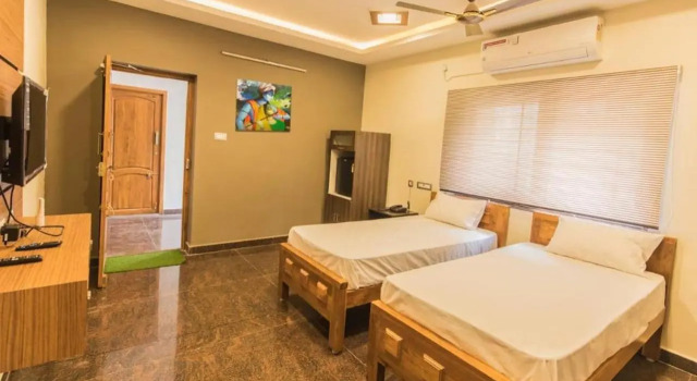 Queens Paradise Estate Resort, Забронировать Отель Отели штата Тамилнада с бассейном, Бассейн