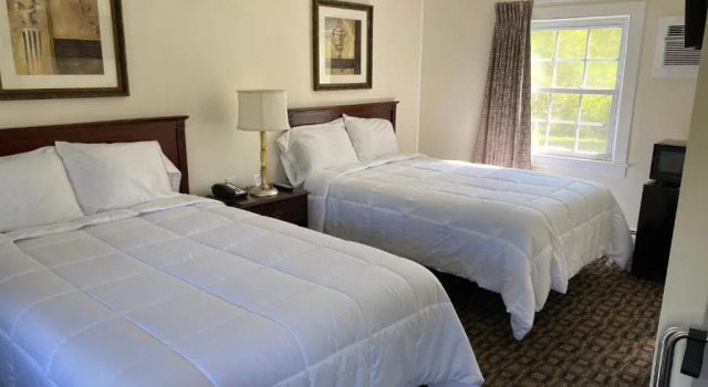 Четырёхместный номер Standard Villager Motel
