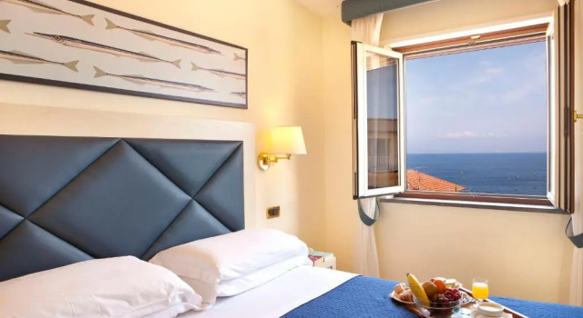 Четырёхместный номер с видом на море Hotel Del Mare