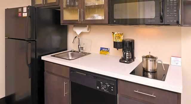 Четырёхместный люкс Candlewood Suites Bloomington-Normal