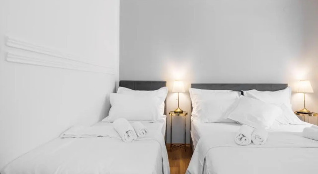 Bright & Modern 200m from DIOCLETIAN'S PALACE, Prenota Hotel Splitska 