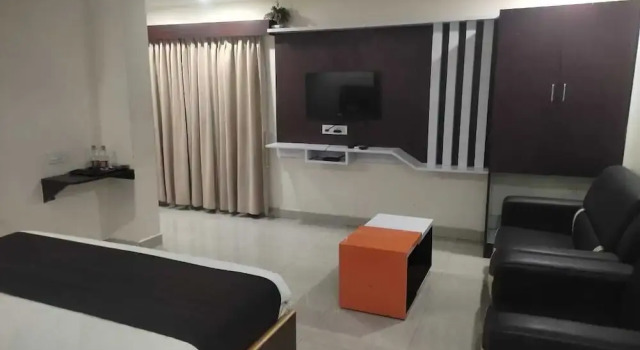 Hotel Narmada Grand, Rezerwuj Hotel Hotele w Andhra Pradesh z parkingiem, Parking