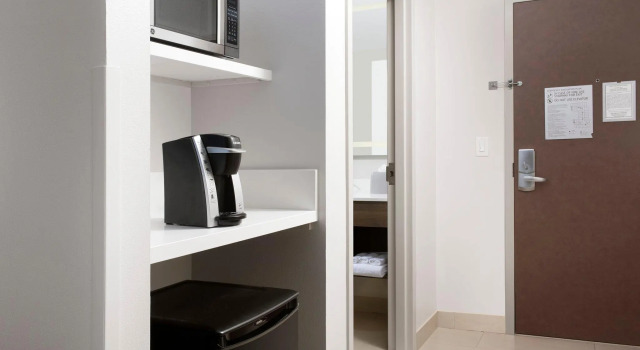 Четырёхместный номер Standard Holiday Inn Express Jacksonville Beach by IHG