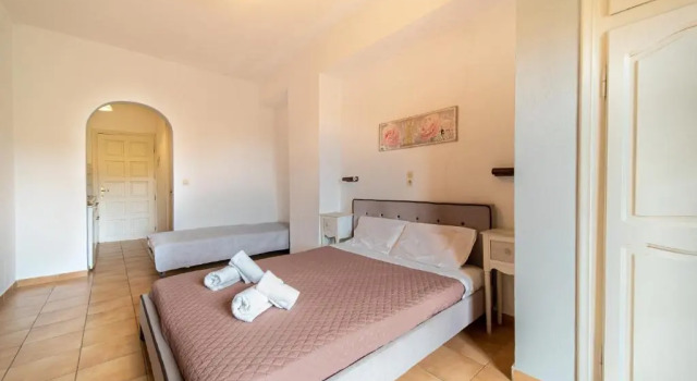 Arianna Studio Ground Floor 2, Забронировать Отель Отели Палеокастрица с парковкой, рядом с Пляж Агиос Спиридон, Парковка