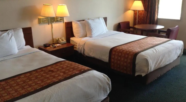 Двухместный номер Нижний этаж Days Inn by Wyndham Indianapolis East Post Road