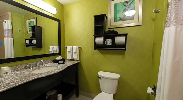Четырёхместный люкс Hampton Inn & Suites Salt Lake City/Farmington