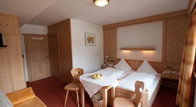 Pension Strolz, Rezerwuj Hotel Hotele w Tyrol z parkingiem, Parking