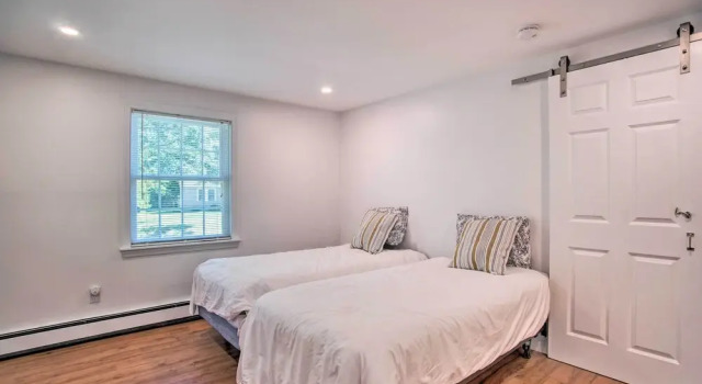 Коттедж Near Beaches & Dtwn Falmouth: Family Home w/ Deck