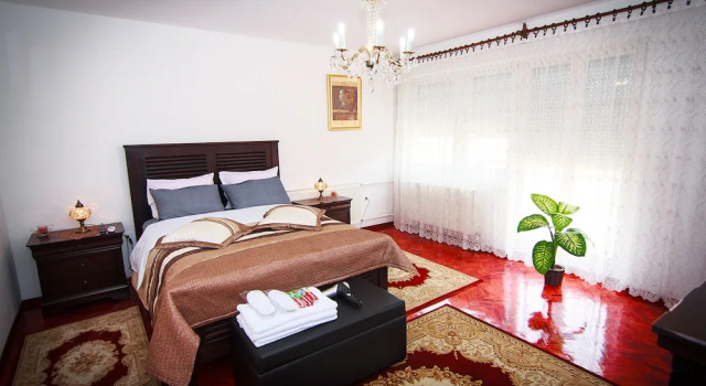 Апартаменты с 5 комнатами с видом на горы Apartment Red House