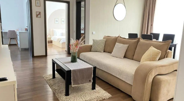 Апартаменты Wanderlust Home Cream, Rasnov Apt for 4, Wifi and Free Parking