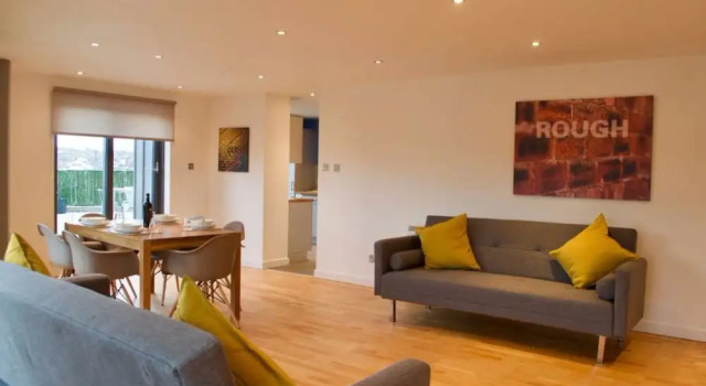 3 Bedroom Apartment With Private Roof Terrace