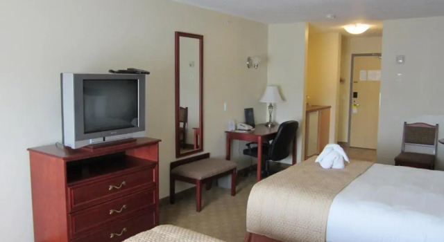 Четырёхместный номер Standard Days Inn by Wyndham Dawson Creek