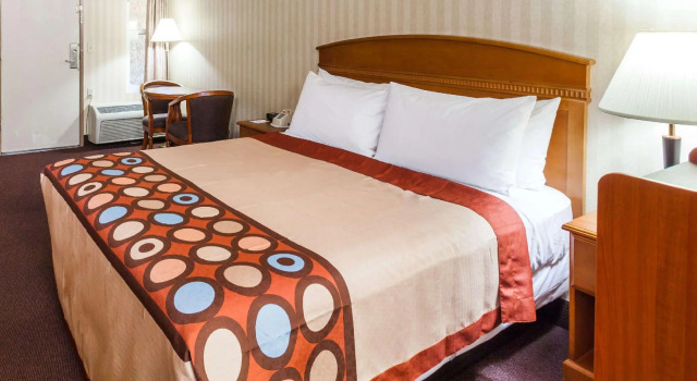 Двухместный номер Standard Super 8 by Wyndham Anaheim/Disneyland Drive