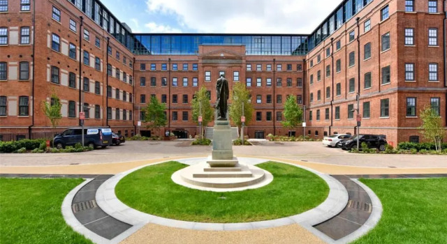 Prestigious & Luxury 2-bed Apartment in Slough, Varaa Huoneisto Asunnot kohteessa Merseyside, Huoneisto