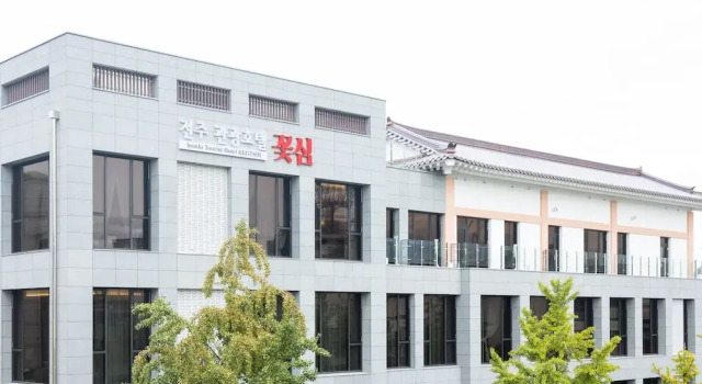 Jeonju Tourist Hotel kkotsim, Забронировать Отель Чонджу Чолла-Пукто, рядом с Музей традиционных корейских вин в Чончжу