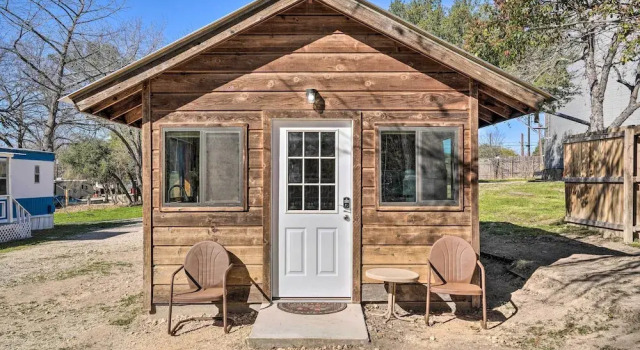 Апартаменты Waterfront Lake Dunlap Studio Cabin w/ Dock