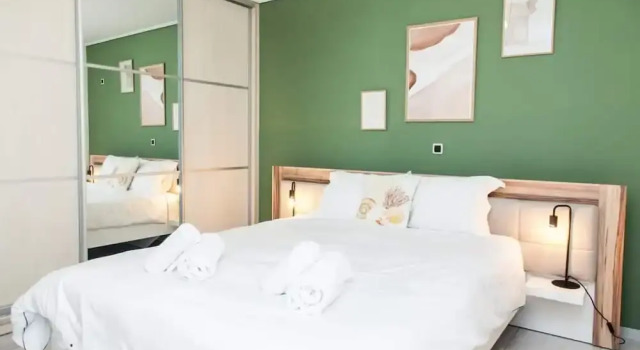 Апартаменты Luxury Elegant & Spacious  Apt. with Sea View