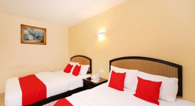 Люкс Super OYO 635 Seven Days Hotel